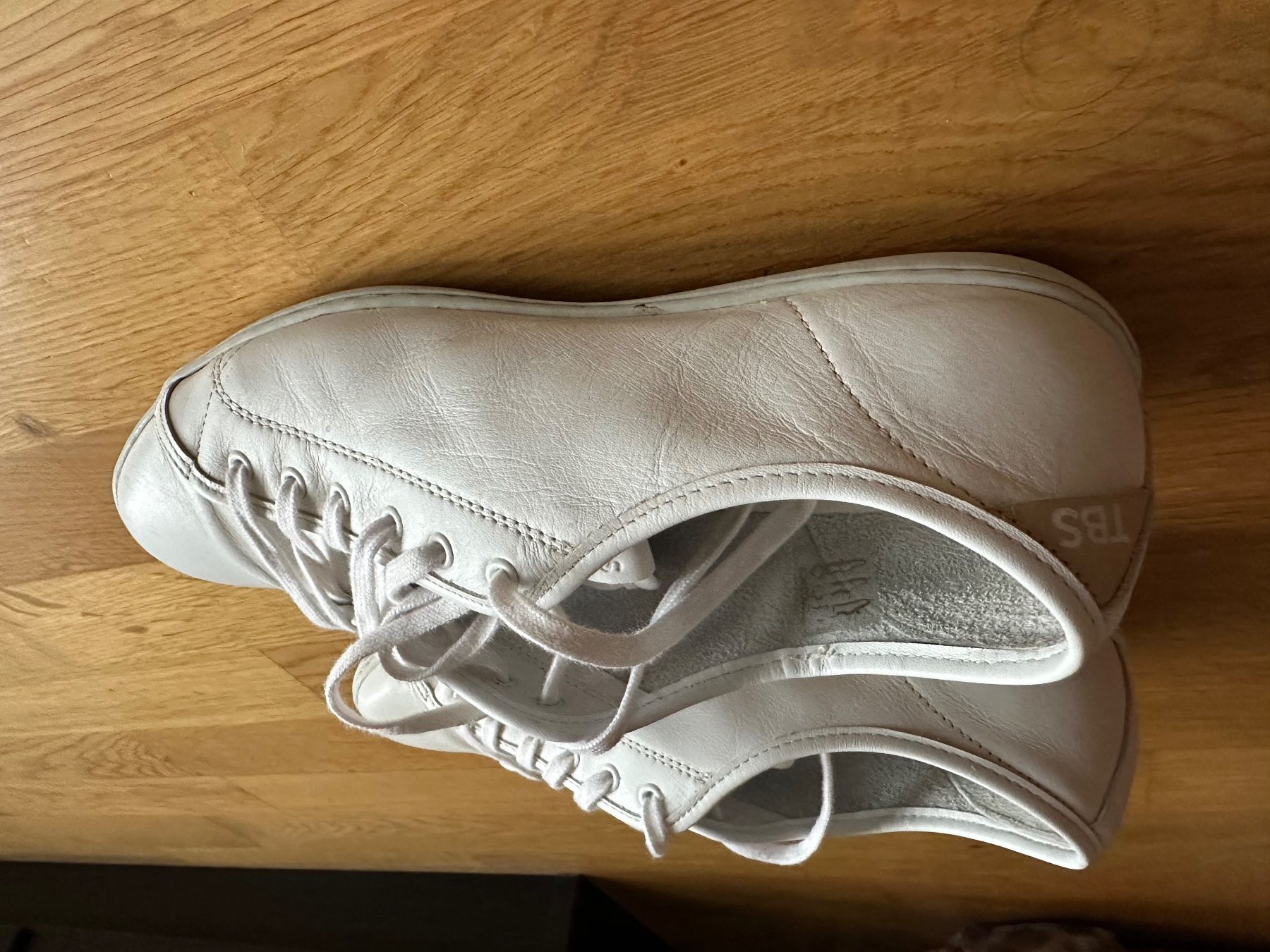 TBS Damenschuhe: Leder schuhe weiss – Gebraucht aus Zürich von jus_ng9n 1