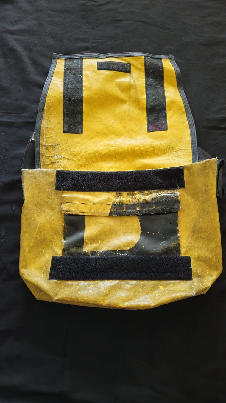 Freitag Taschen: FREITAG Umhängetasche Gelb/Schwarz - – Gebraucht aus Ettingen von samiba 3