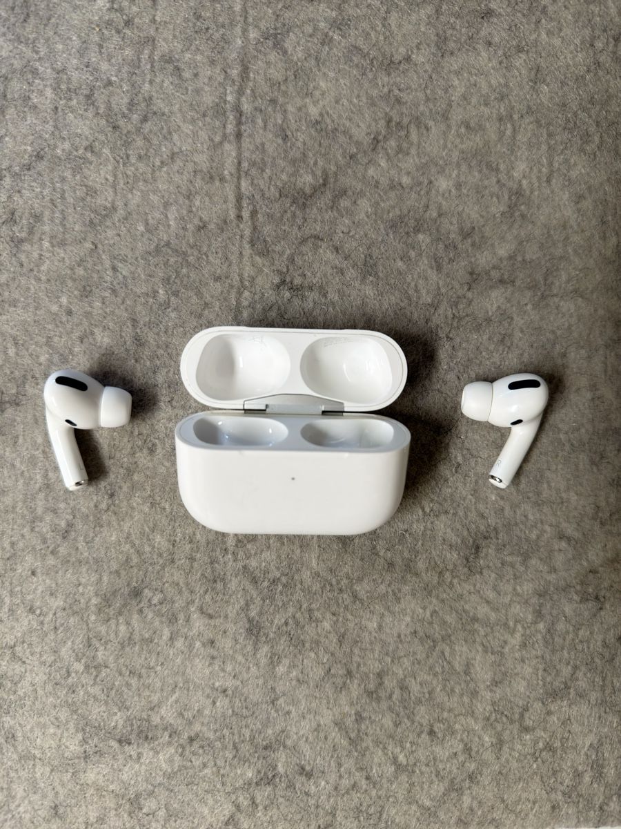 Apple Cuffie: AirPods Pro  – Usato da Berikon venduto da mege210