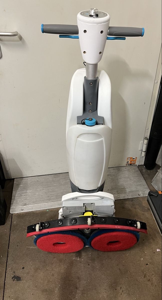 Tutte le macchine: i-mop XXL Scheuersaugmaschine – Usato da Grenchen venduto da daj_d7l2 1