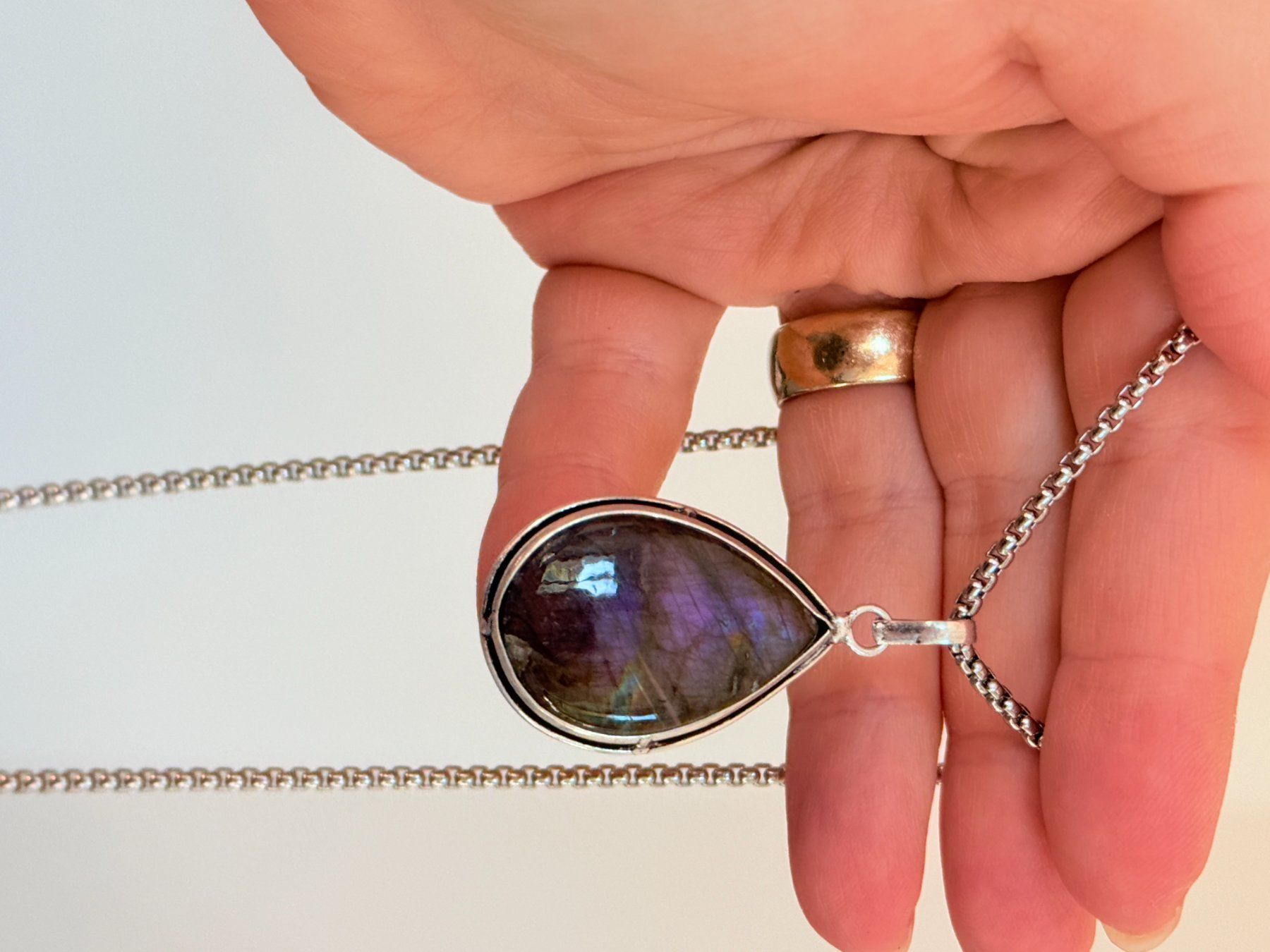 Ketten: Pendentif avec pierre labradorite et chaîne – Neu und originalverpackt aus Genève von AWWA 3