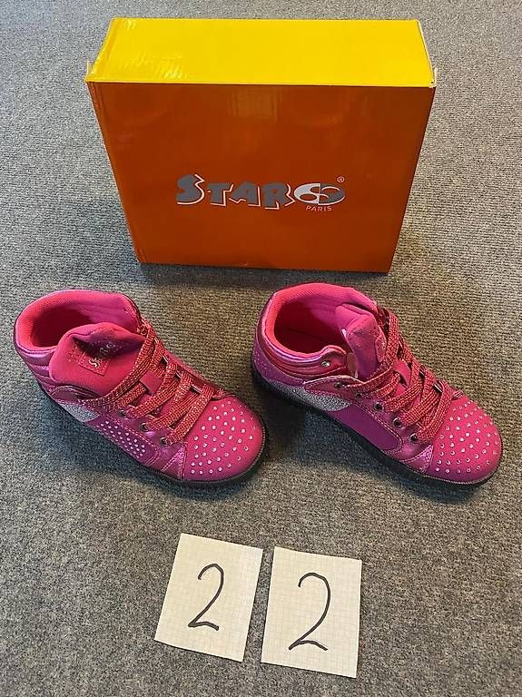 Chaussures filles: Chaussures couleur fuchsia neuve – D'occasion à Genève par Actarus17
