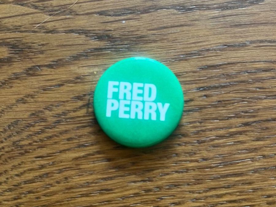 Plaketten & Abzeichen: *Fred Perry Button* – Gebraucht aus Seuzach von Black_sheep