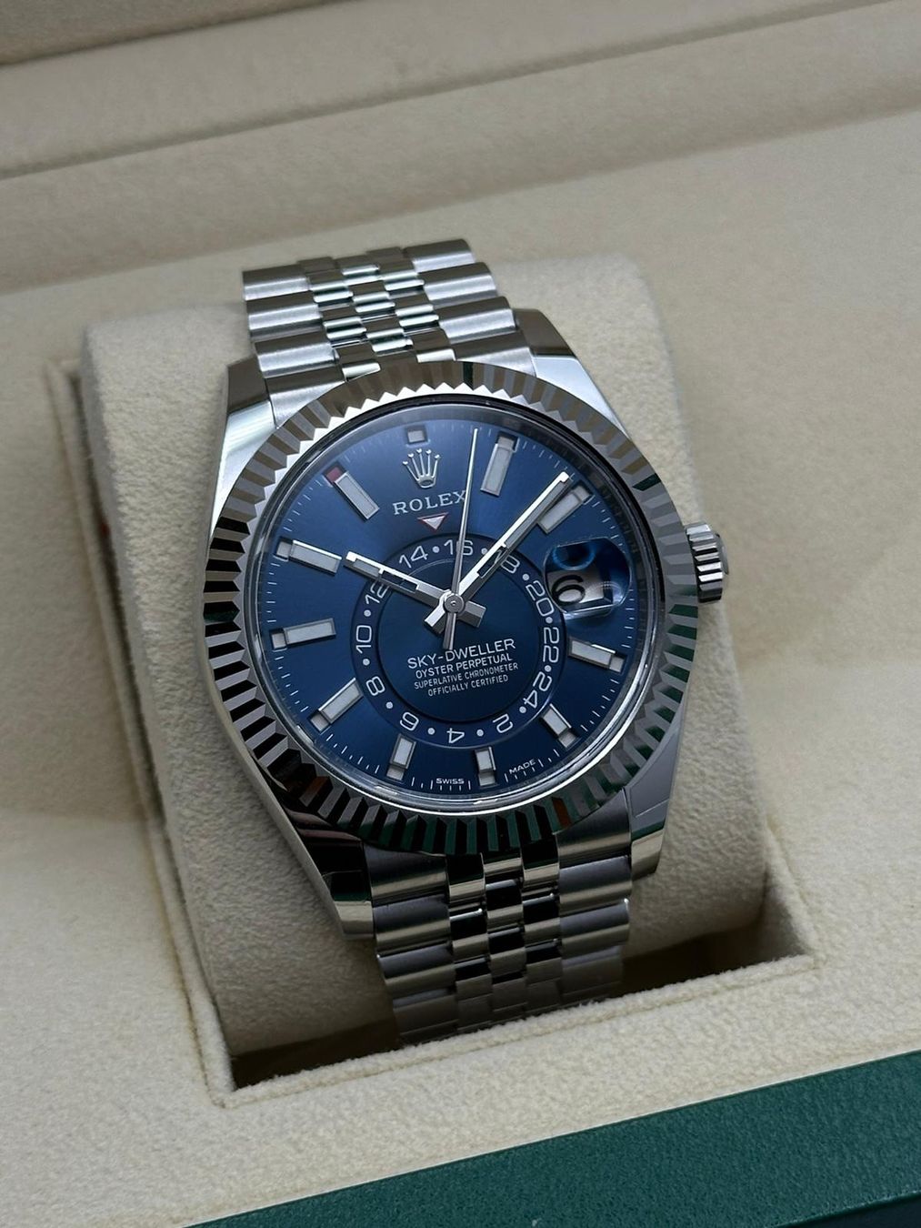 Rolex Orologi: Rolex Sky-dweller bleu NEW full set – Nuovo e nell'imballaggio originale da La Tour-de-Peilz venduto da blackbird99