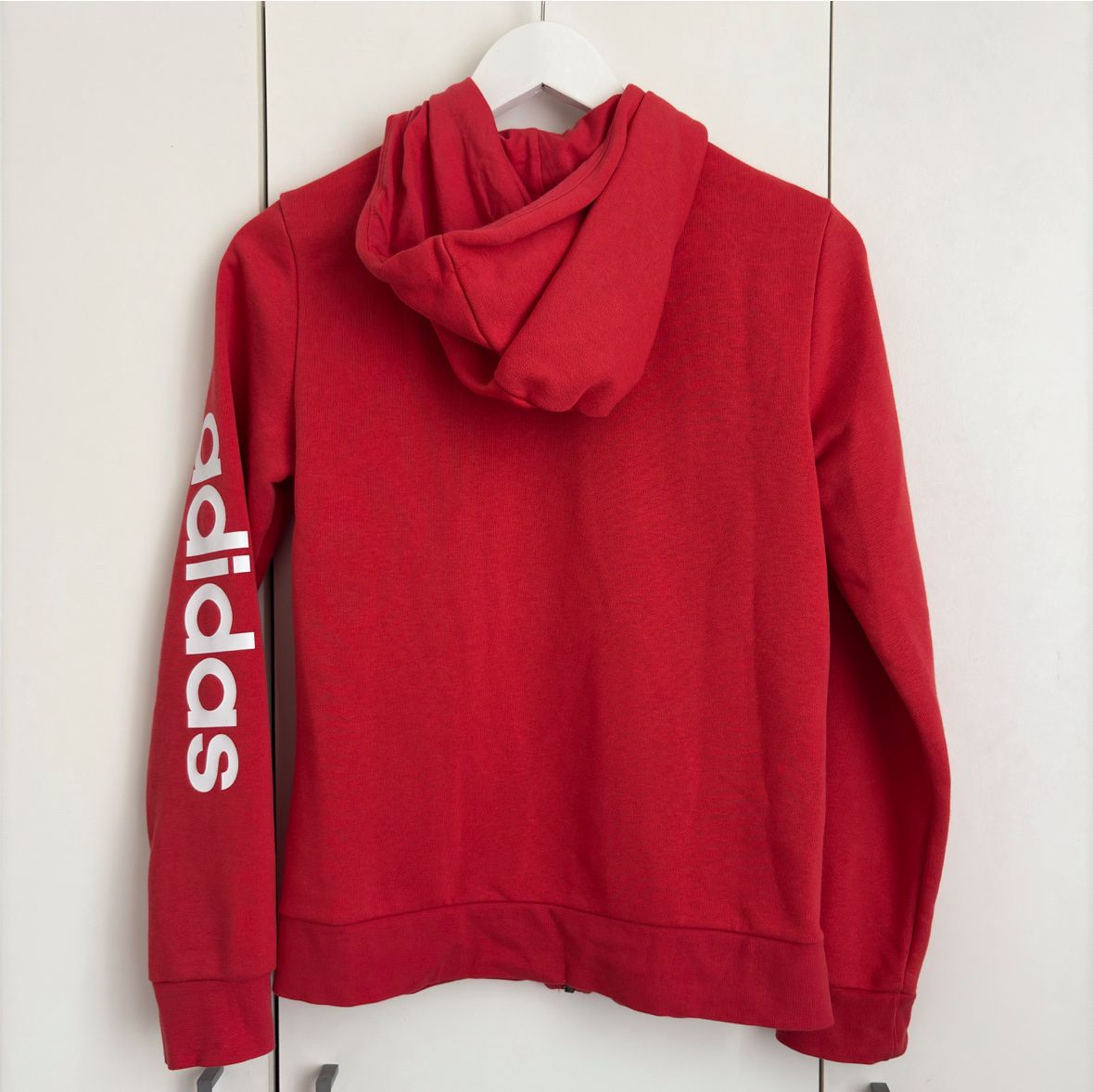 Adidas Giacche: Veste rouge Adidas – Nuovo (secondo la descrizione) da Moudon venduto da TigerrrEye 1