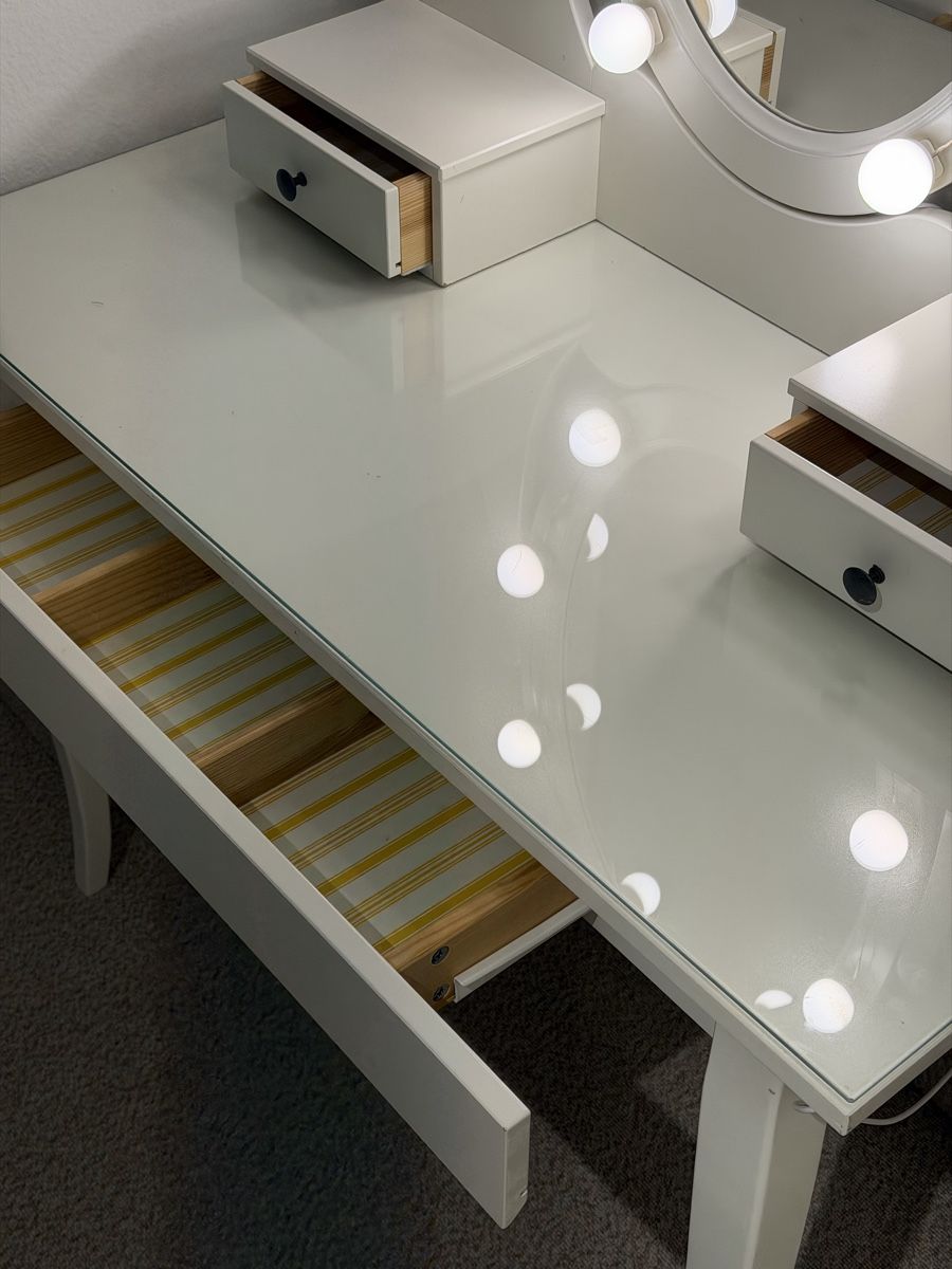 Ikea Tavoli da trucco: Schminktisch mit spiegel – Usato da Bischofszell venduto da ked_cxz9 1