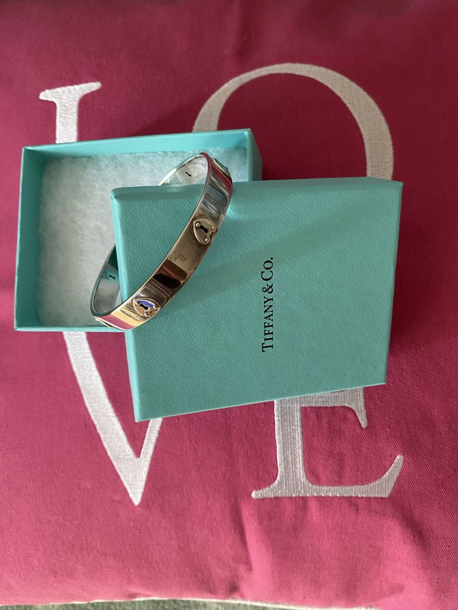Tiffany & Co. Bracciali & Braccialetti: Tiffany & Co Lock Bangle Silber – Nuovo (secondo la descrizione) da Kaiseraugst venduto da RJ03