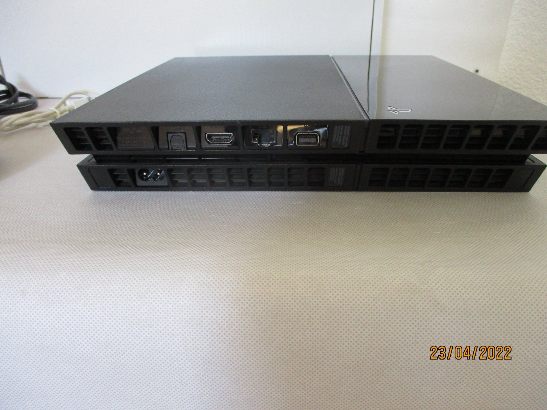 Sony Console: PS4 Konsole mit Zubehör – Usato da Liestal venduto da Disc-Point 7