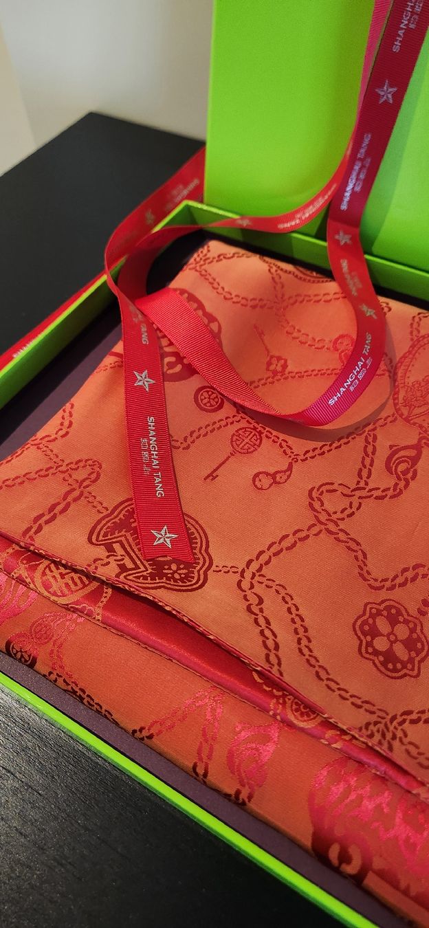 Foulard & Sciarpe: Shanghai Tang Seidenschal NEU – Nuovo e nell'imballaggio originale da Wollerau venduto da CH8832 3