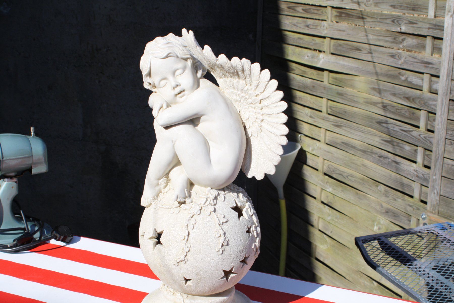 Statuette: ENGEL GROSSER SCHÖNER ENGEL AUF KUGEL – Usato da Wauwil venduto da Pneuedy 2