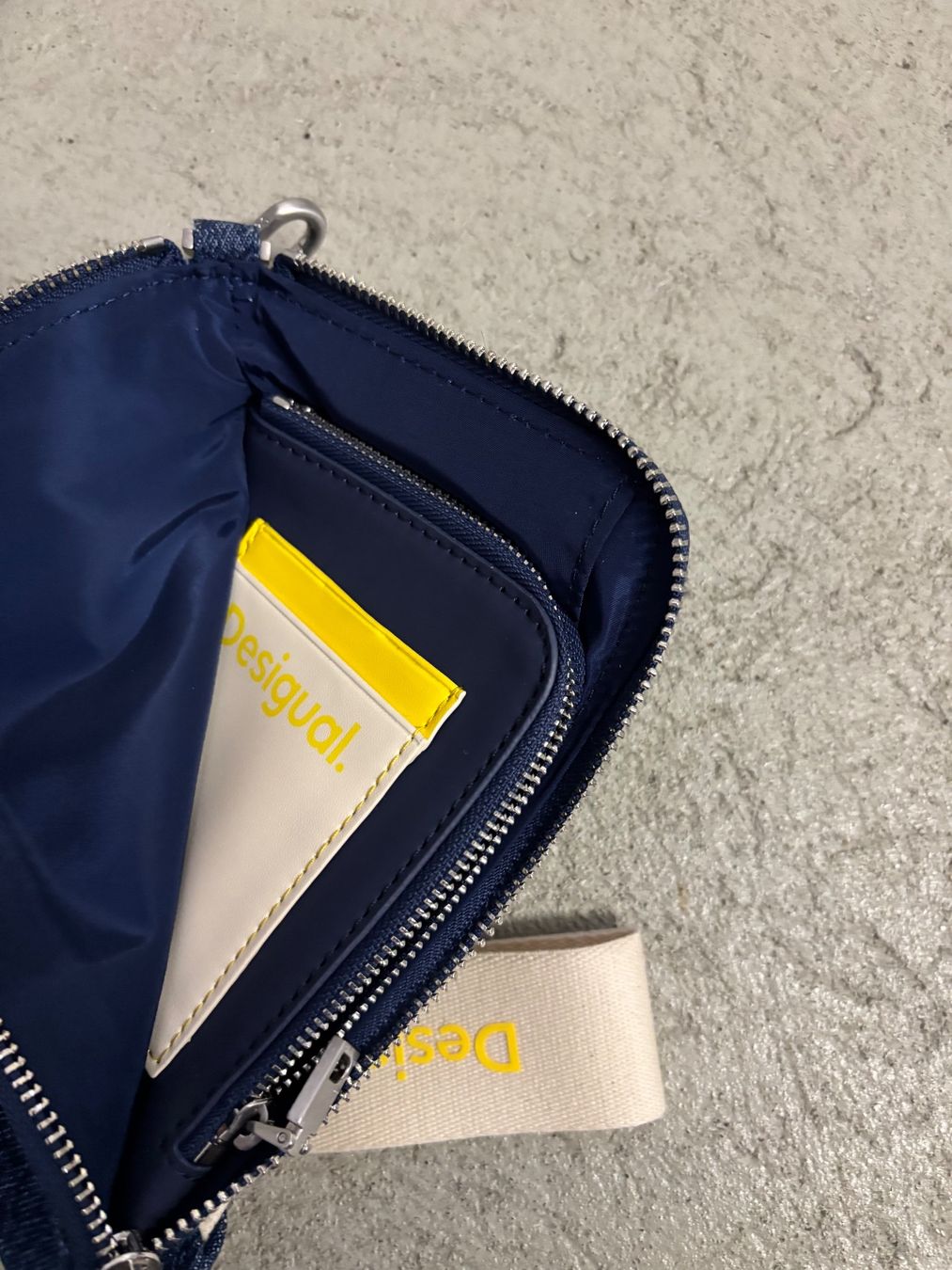 Desigual Borse da donna: Desigual Mini Bag Jeans mit Reissverschluss – Usato da Sonterswil venduto da VD-Service 3