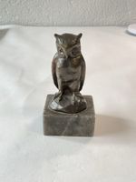 Ancienne statuette, hibou sur support en marbre 