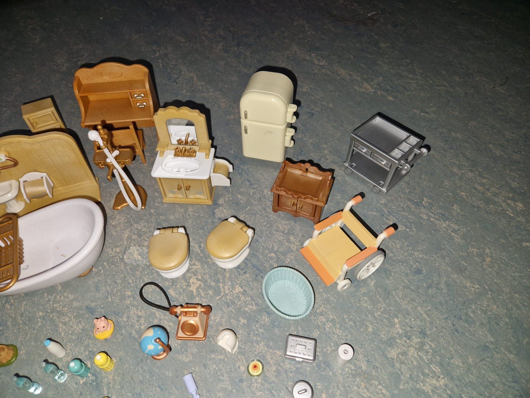 Sylvanian families Spielzeuge: Sylvanian Families Möbel und klein Teile – Gebraucht aus Hitzkirch von Wakko27 2