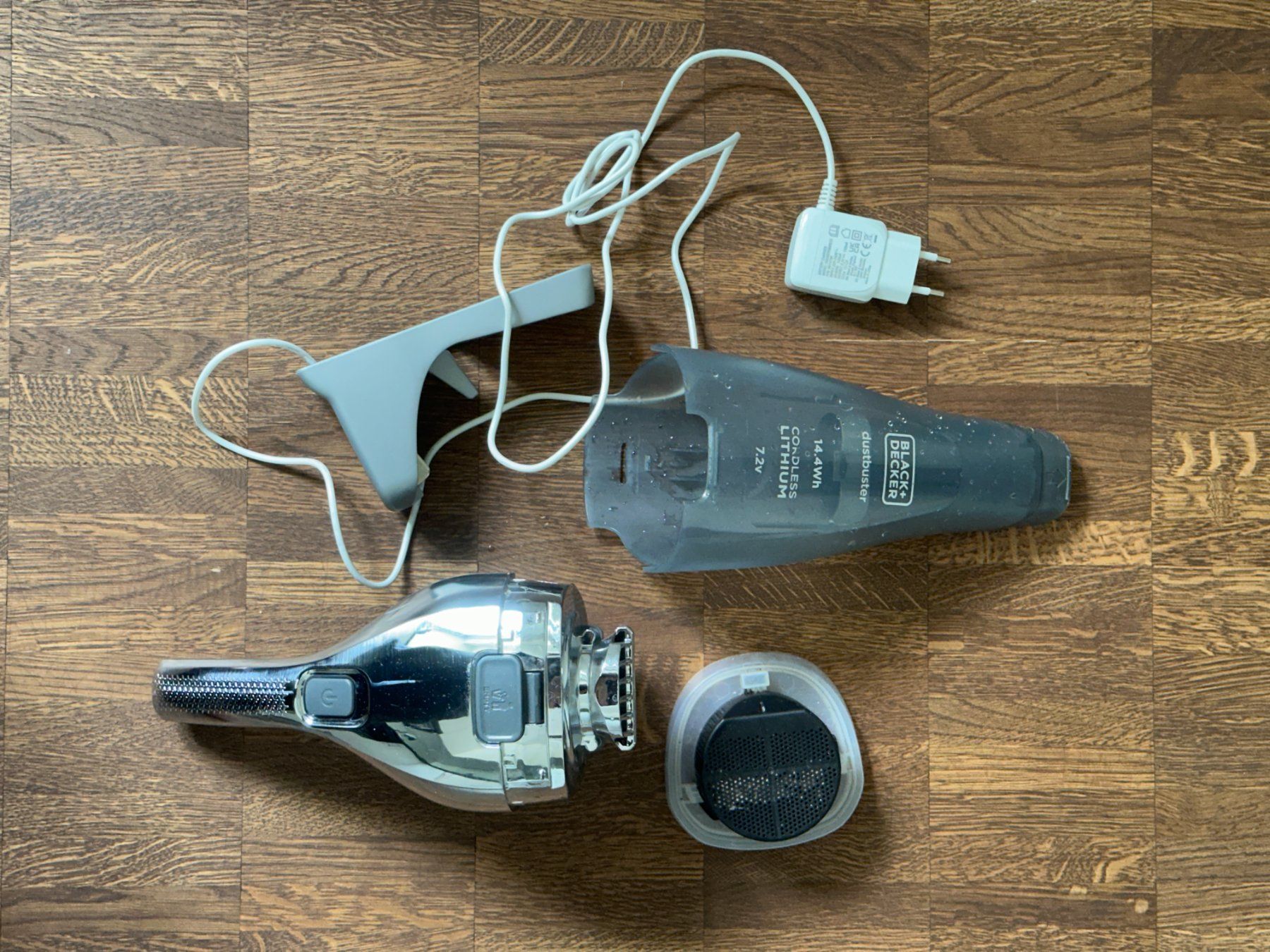 Aspirapolveri & Accessori: Handstaubsauger Black and Decker – Usato da Zürich venduto da Lasadrielle 1