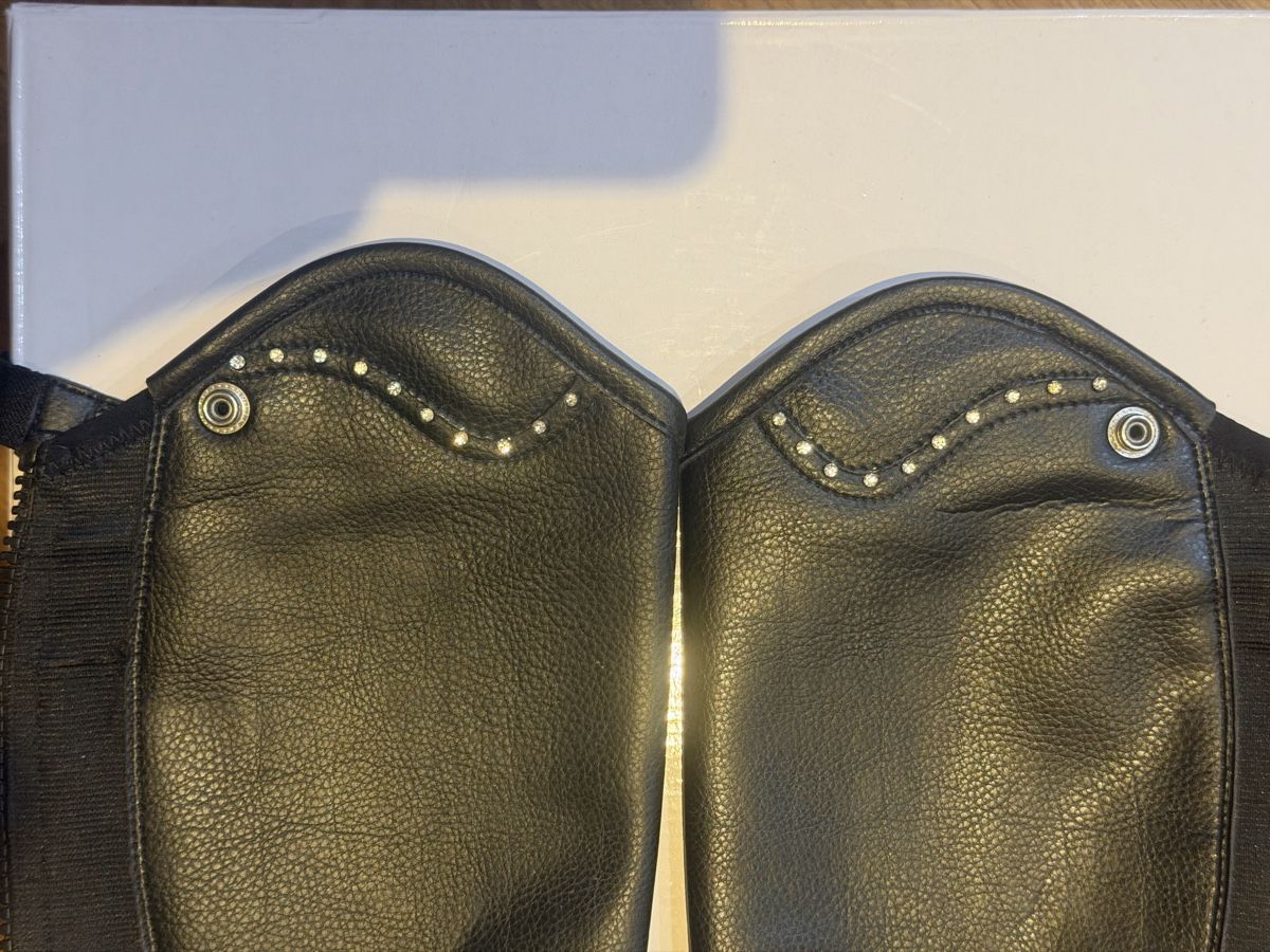 Stinchiere & Fasciature: Chaps Busse schwarz – Usato da Wettswil venduto da Jeennifeer