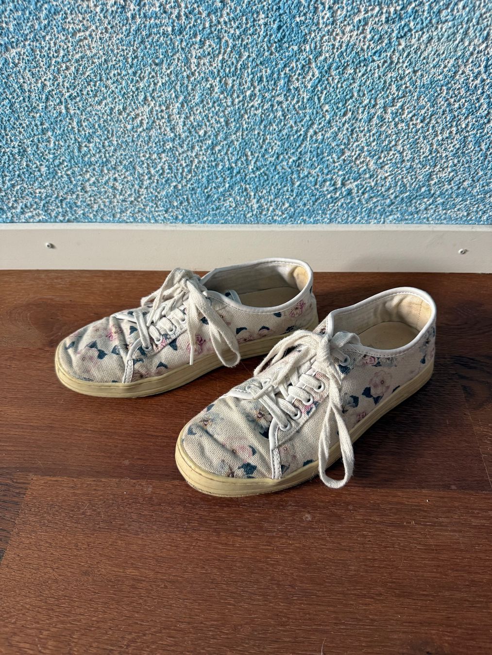 Benetton Scarpe da donna: Floral Canvas Sneakers – Usato da Altendorf venduto da am9j_nt 2