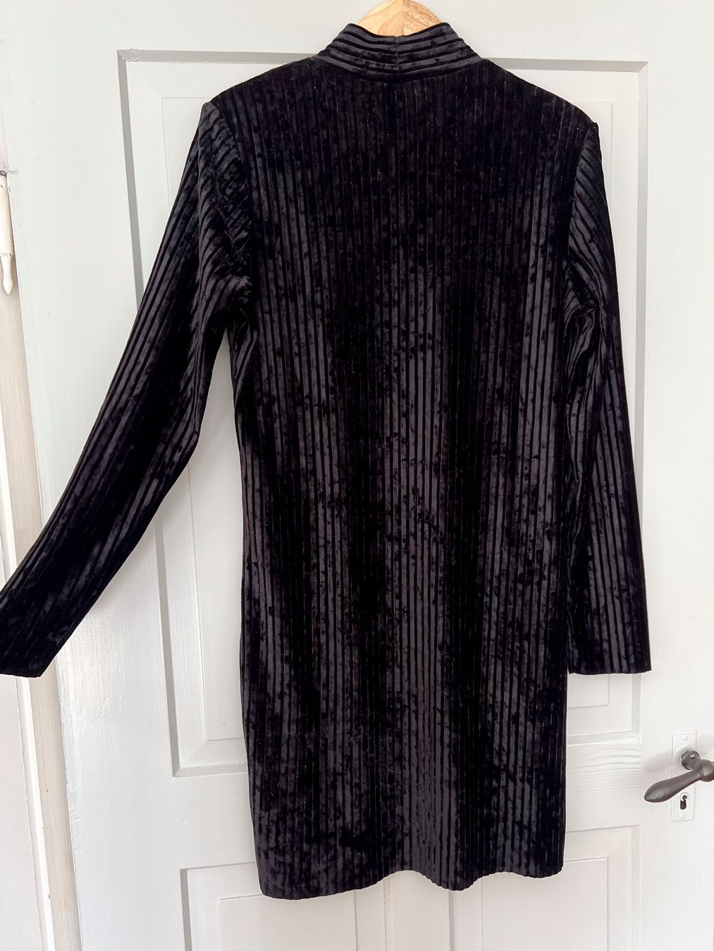 Vestiti: Schwarzes Samtkleid, ca 38 – Usato da Winterthur venduto da Ael_ 1