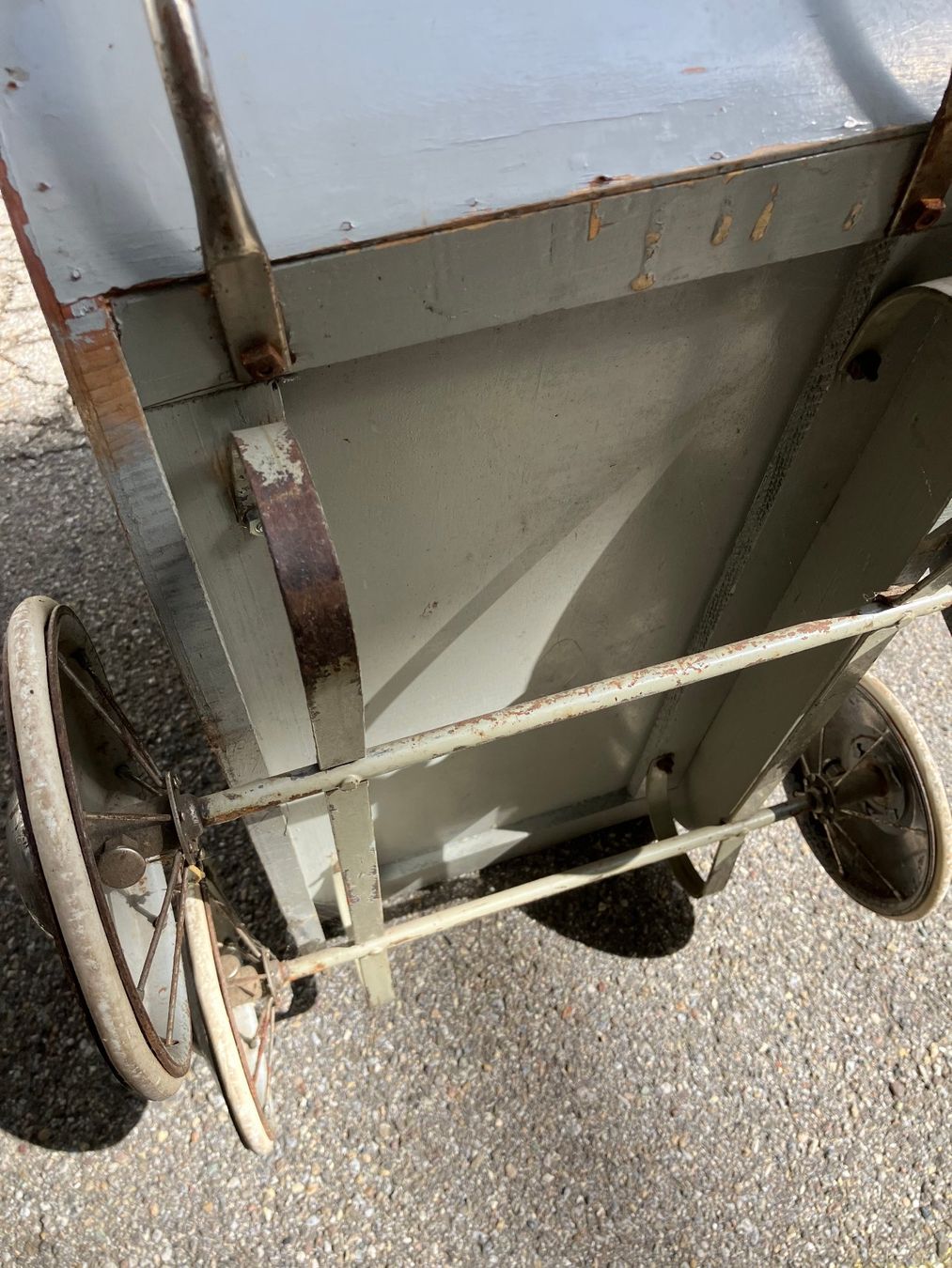 Carrozzine per bambole: Kinder - Puppenwagen ca 1947 – Usato da Pfäffikon ZH venduto da Einarrolf 4