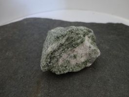 Diopsid roh Heilstein