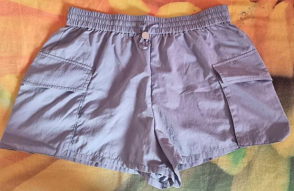 Badekleider & Bikinis: Shirt fille taille s – Gebraucht aus vevey von pascal028