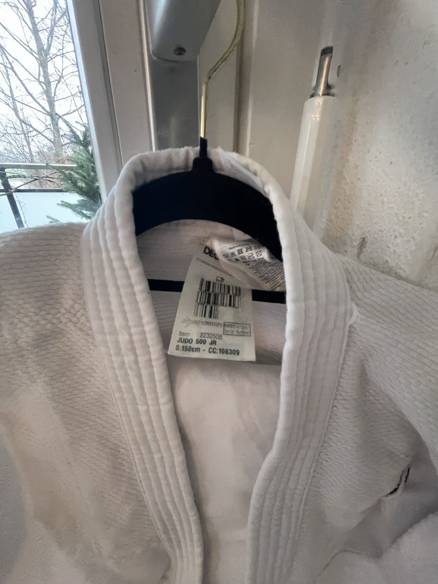Decathlon Anzüge: White dick Aikido-Judo Suit - Size 150 – Gebraucht aus Baar von Gar_f9sz 1