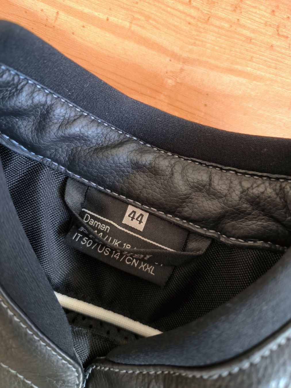 Completi & Tailleur: Lederkombi Motorrad gr. 44 – Usato da Ringgenberg BE venduto da paeonia411 2
