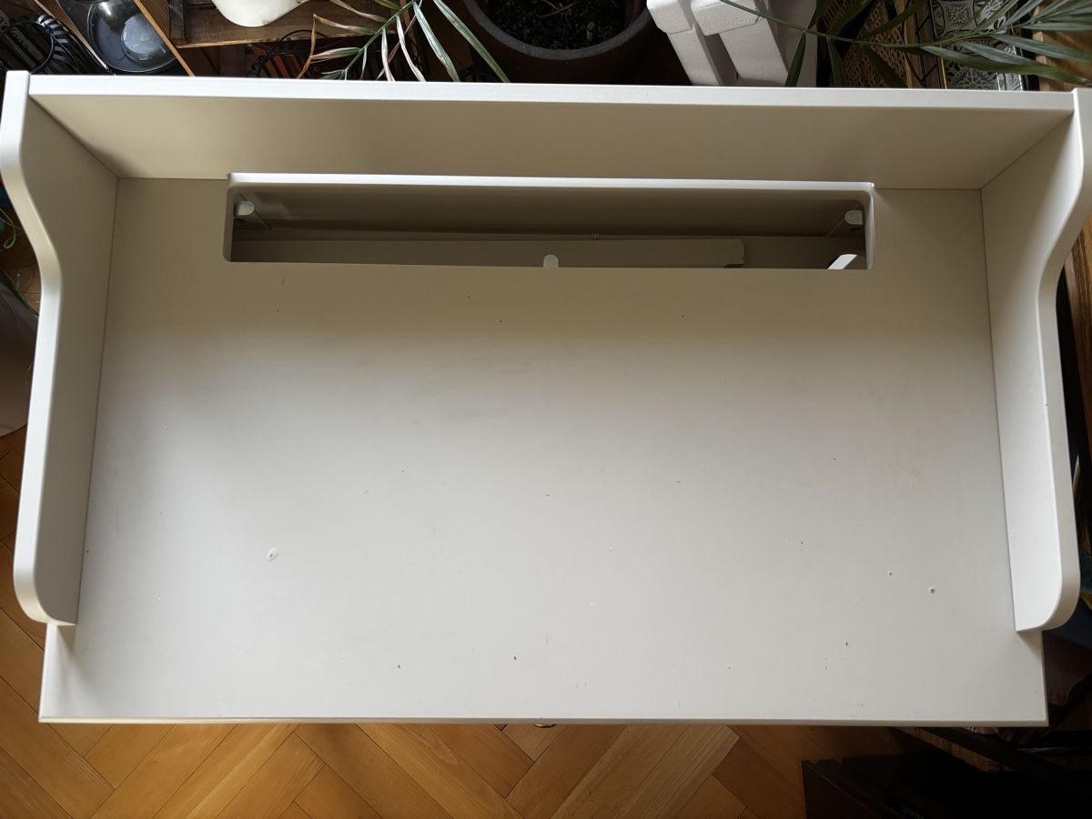 Ikea Scrivanie: Bureau Ikea shabby chic beige Desk – Usato da Lausanne venduto da giu_f5br 1