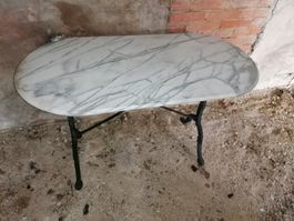 Marmortisch mit Gusseisenfuss.für Garten oder Balkon.