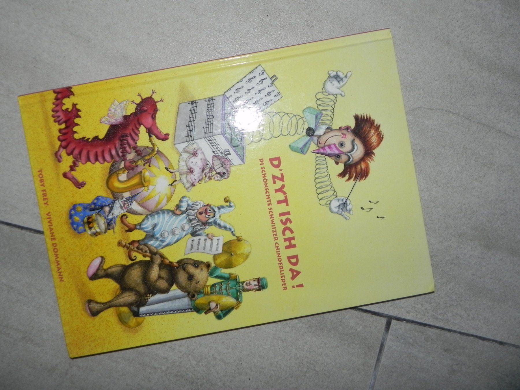 Libri: D'Zyt isch da! Schweizer Kinderlieder Buch – Usato da Stallikon venduto da pcerny16 4