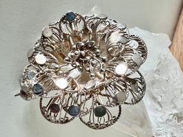 Antike Prachtbrosche aus Silber mit filigraner Blütenarbeit