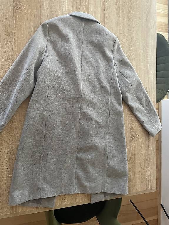 Cappotti: Mantel Grau – Usato da Basel venduto da Make-up-lover 1