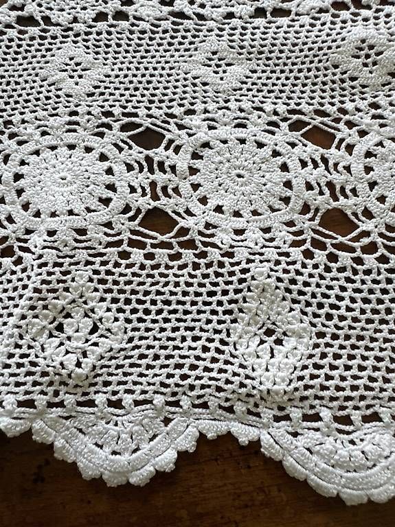 Autre linge de table: Tischtuch gehäkelt! – D'occasion à Bern par Ninitto 2