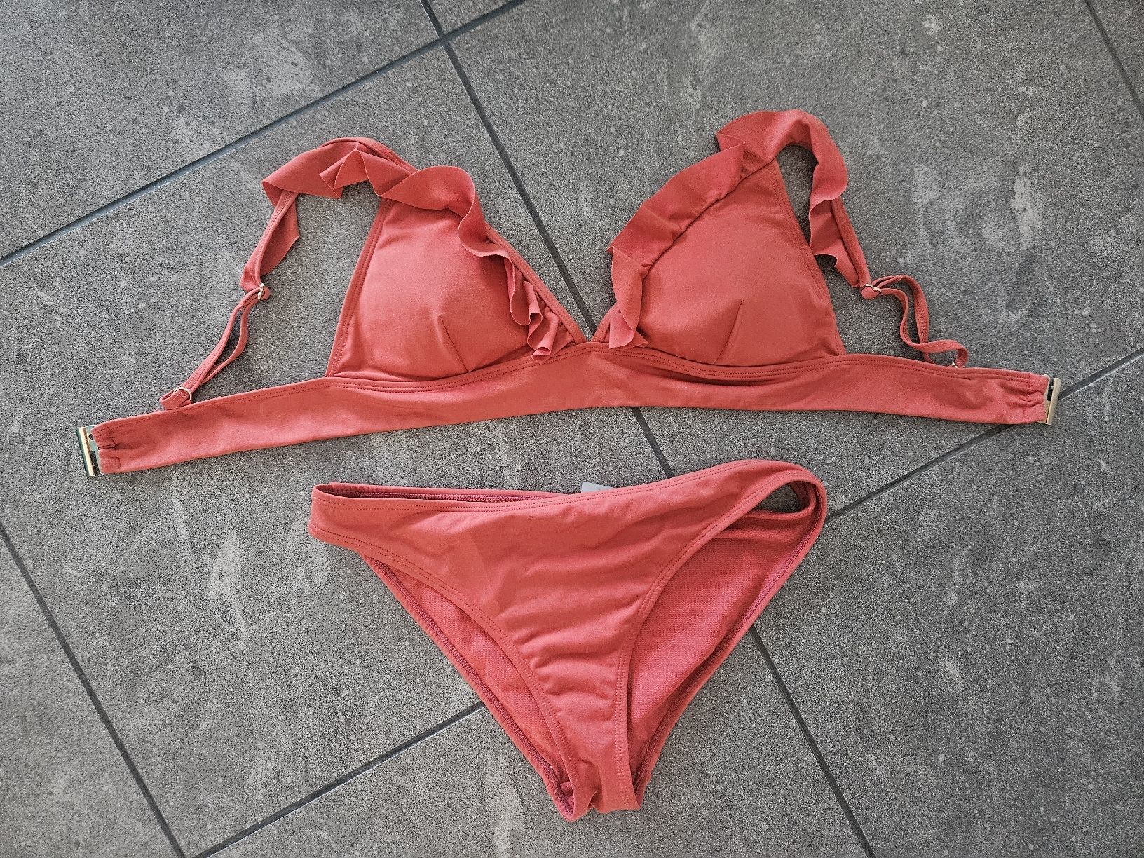 Maillots de bain & Bikinis: Bikini rostrot Grösse 38 mit Rüschen – D'occasion à Sempach par Bebla10