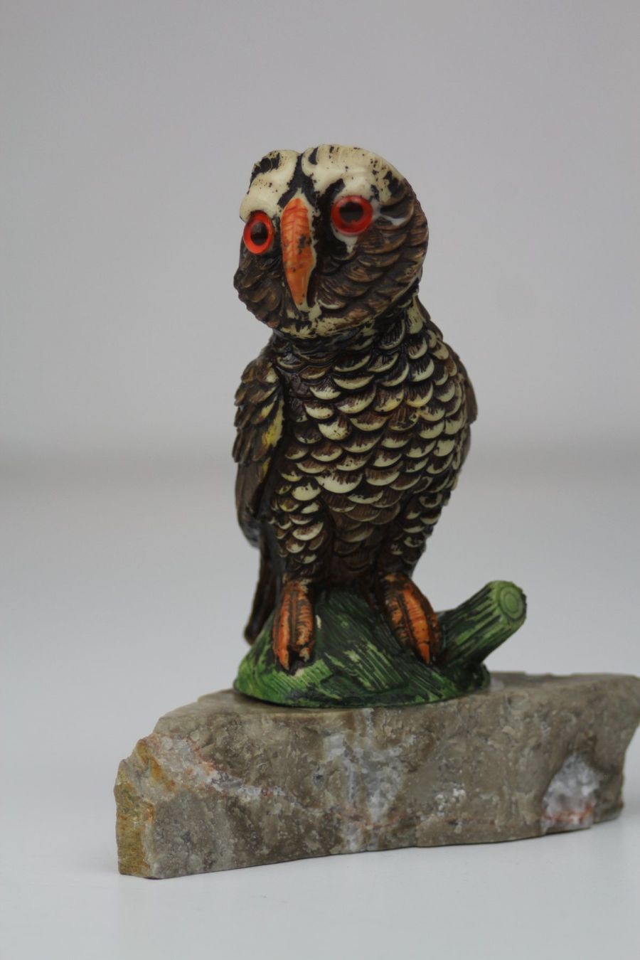 Statuette: Vintage Eulenfigur auf Steinsockel – Usato da Basel venduto da IRMAundFRED
