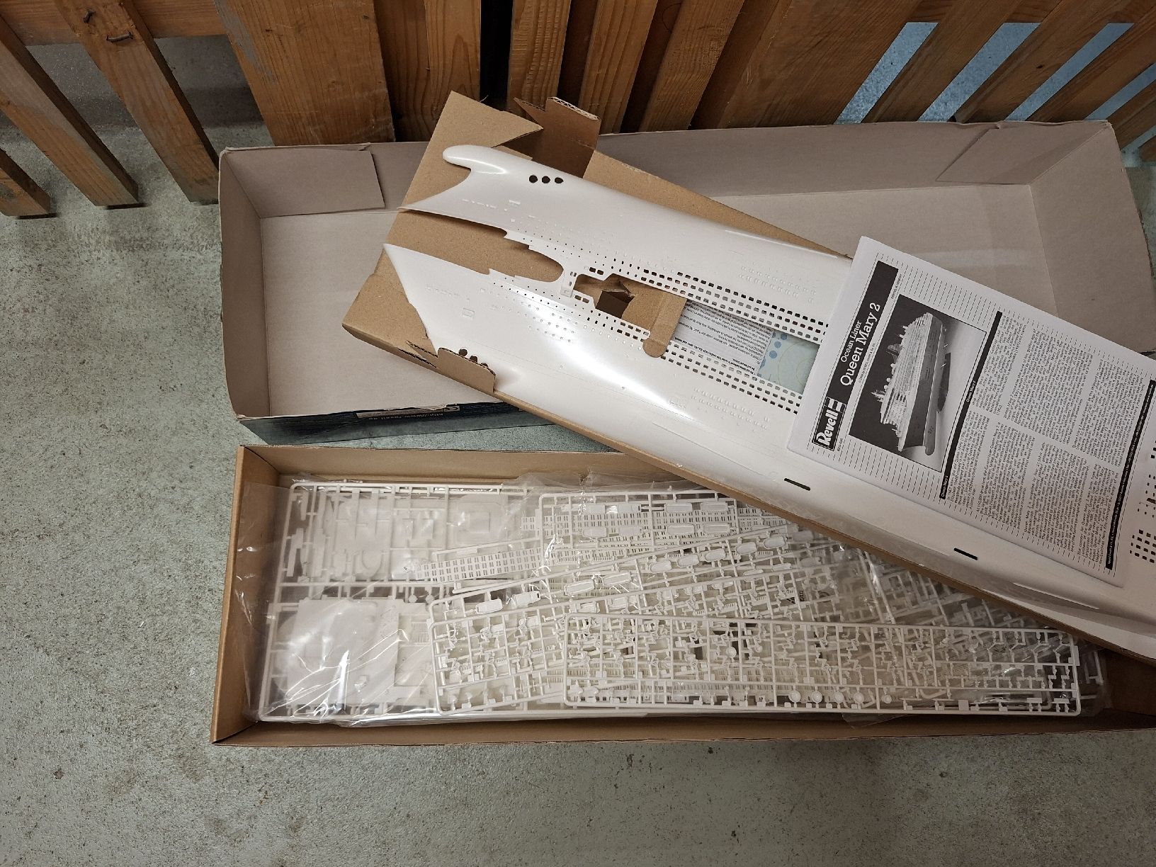 Revell Kit di modellismo & Modellini statici: Quinee Mary 2 Modellschiff – Nuovo e nell'imballaggio originale da Winznau venduto da Jaguar_01 5