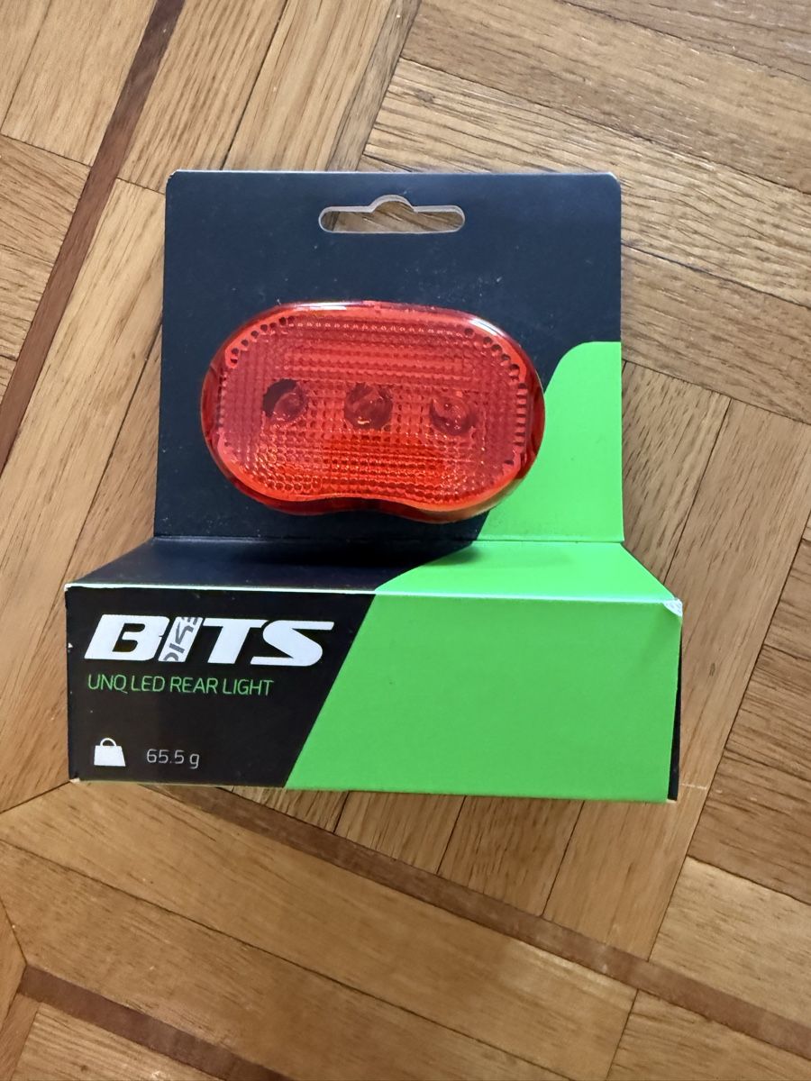 Pièces détachées: NEW Bits rear bicycle light  – Neuf avec emballage d'origine à Genève par hai_2rp8
