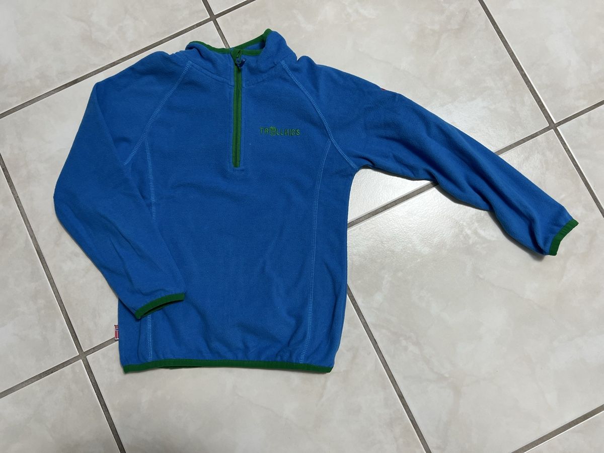Maglioni & Felpe: Trollkids Fleece-Pullover Gr. 128 – Usato da Wallisellen venduto da SPKWichtel