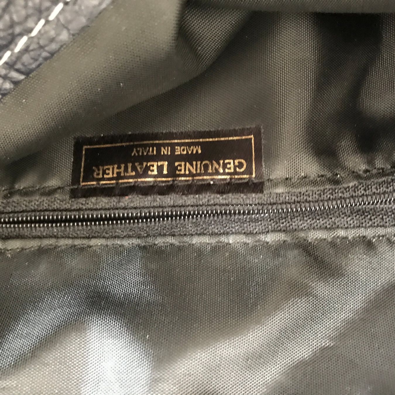 Taschen für Damen: LEDER-Tasche, d.blau / mit Schulterriremen und Innenfächern – Gebraucht aus Dübendorf von nerino03 2