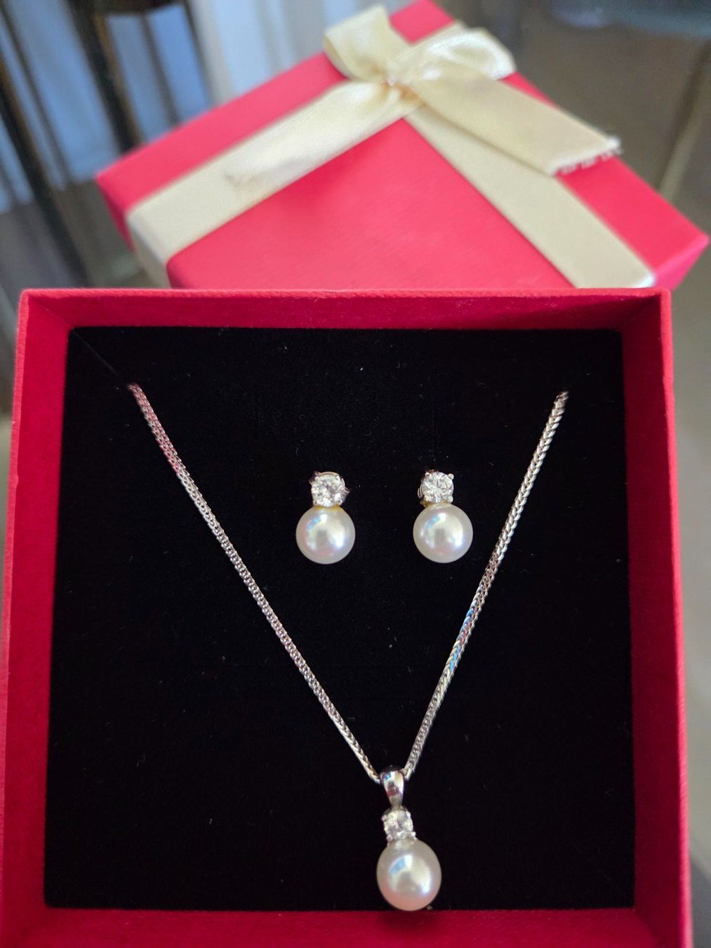 Sonstiger Schmuck: Schönes Schmuckset mit Perlen und Glitzersteinen – Gebraucht aus Emmen von GrabandGo