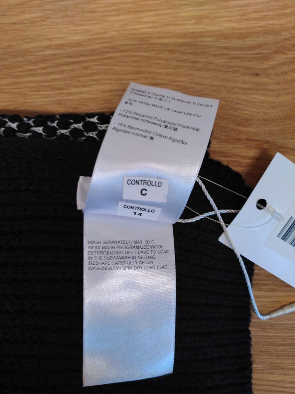 Escada Foulard & Sciarpe: Gestrickter Escada-Sport Schal – Nuovo (secondo la descrizione) da Zürich venduto da van_5xbk 3