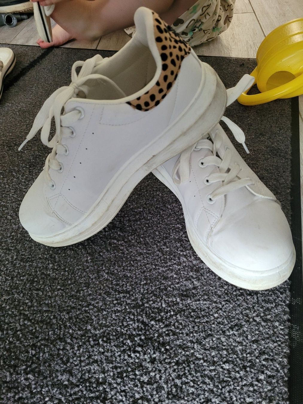 Scarpe da donna: Sneaker 40 – Usato da Giubiasco venduto da A.B00