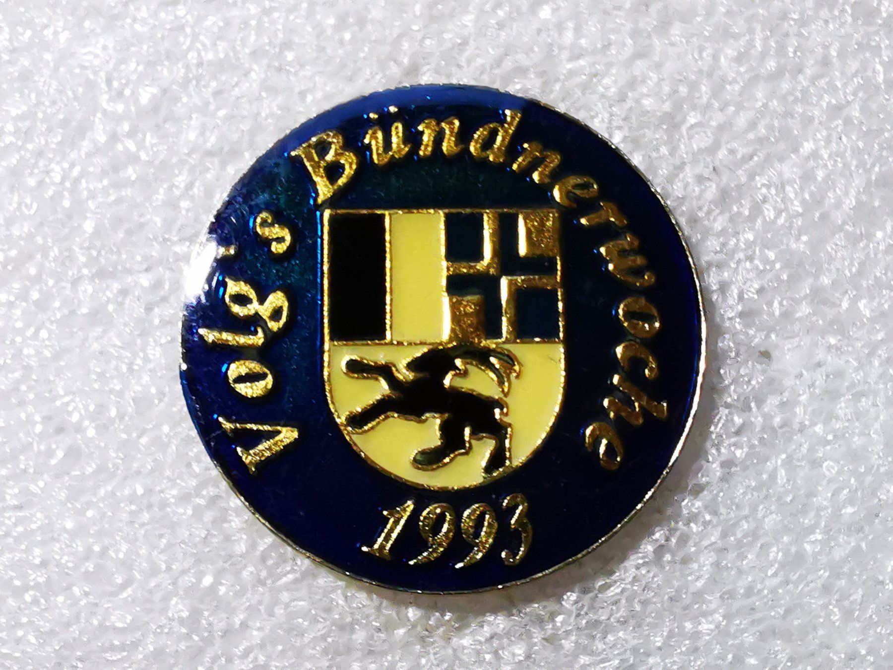 Placchette & Badge: Ansteckpin 49: Volg – Usato da Oppligen venduto da Pin-Fall-Shop
