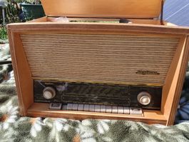 Antiker Resonar Radio mit Plattenspieler