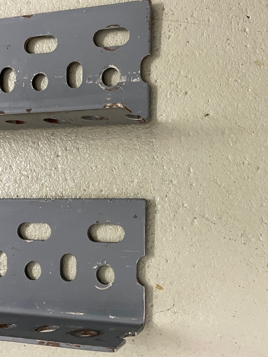 Profile: 2 WINKELEISEN MIT BOHRUNGEN/LANGLOCH – Gebraucht aus schaffhausen von gka_96cv 4