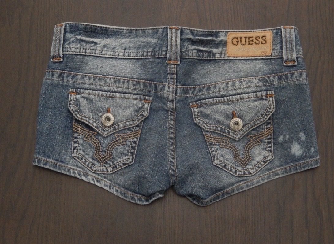 Pantaloni: Guess Lowwaist Shorts – Usato da Baden venduto da Obr_9vk2