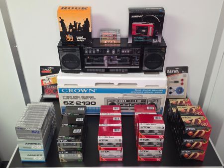 Vintage Audio MEGA-NOS-SET: Boombox & 188 NOS Kassetten etc.