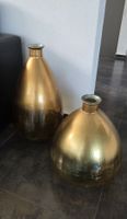 Zwei Design Vasen in Gold