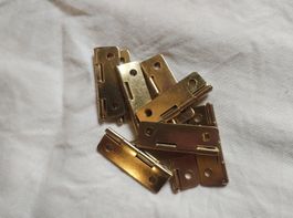 Lot von 100 kleinen goldenen Scharnieren mit 400 Schrauben