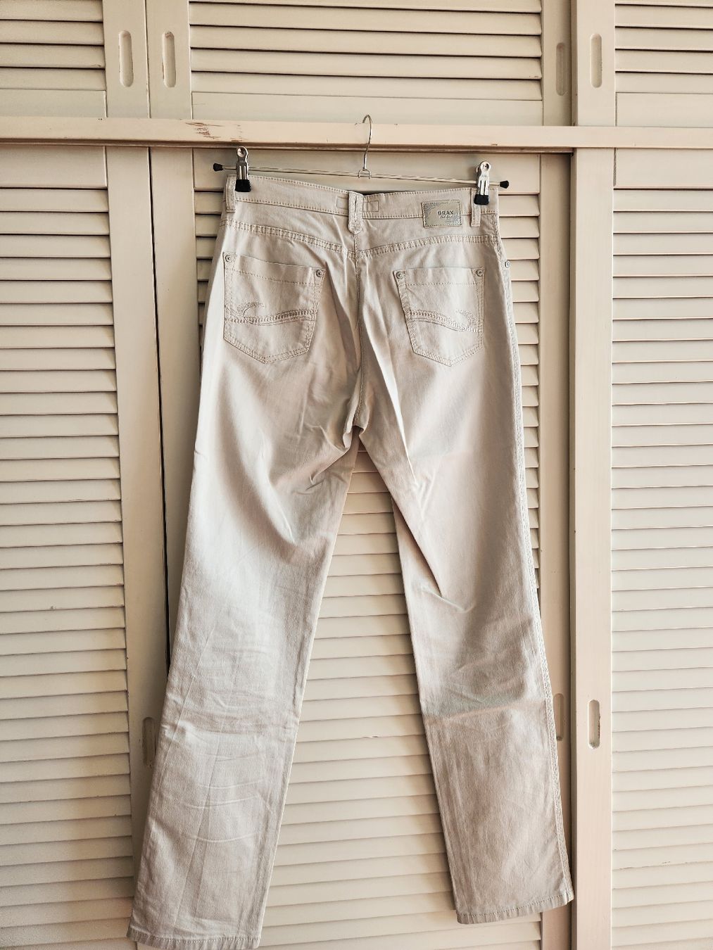 Brax Jeans: Brax jeans beige sable. Taille US 27/32 – Gebraucht aus Lausanne von man_rw9q 1