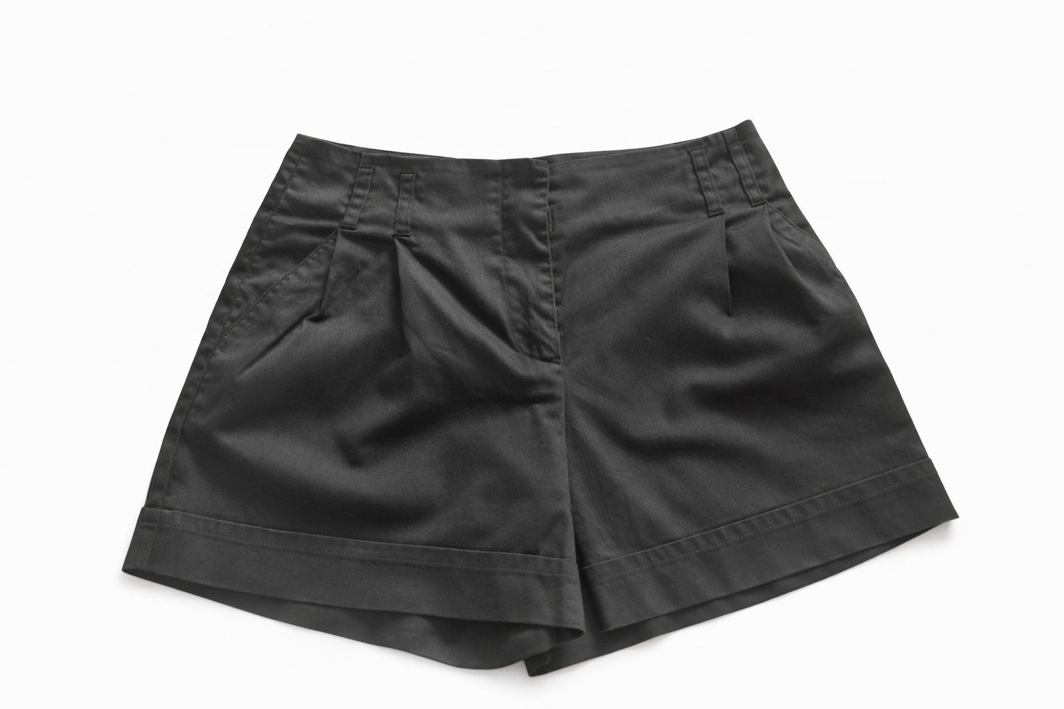 Pantaloni: Schwarze satinierte Shorts chic Abendlook – Nuovo (secondo la descrizione) da Fully venduto da VaneaSelection